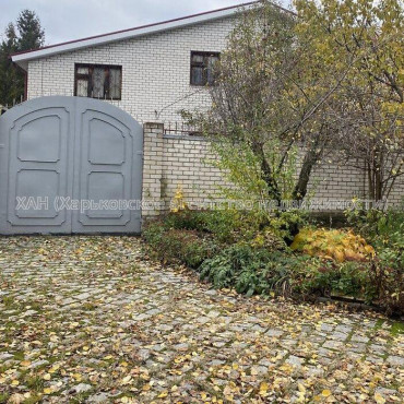 Продам дом, 220 м², 10 сот., капитальный ремонт 