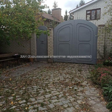 Продам дом, 220 м², 10 сот., капитальный ремонт 