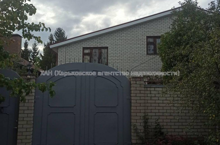 Продам дом, 220 м², 10 сот., капитальный ремонт 