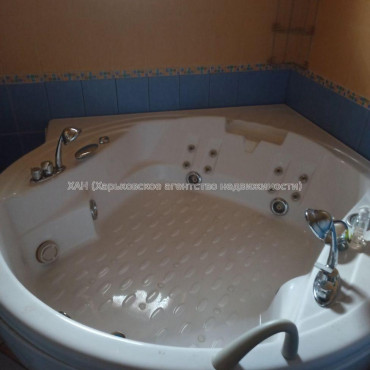 Продам дом, 220 м², 10 сот., капитальный ремонт 