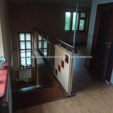 Продам дом, 220 м², 10 сот., капитальный ремонт 