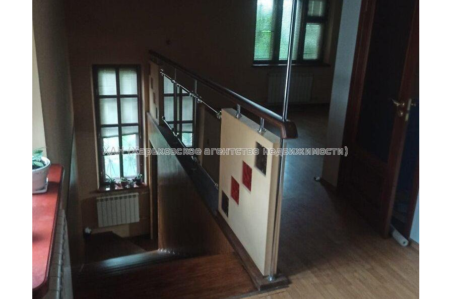 Продам дом, 220 м², 10 сот., капитальный ремонт 