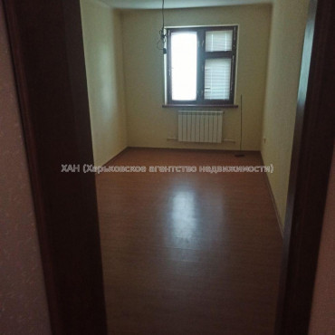 Продам дом, 220 м², 10 сот., капитальный ремонт 