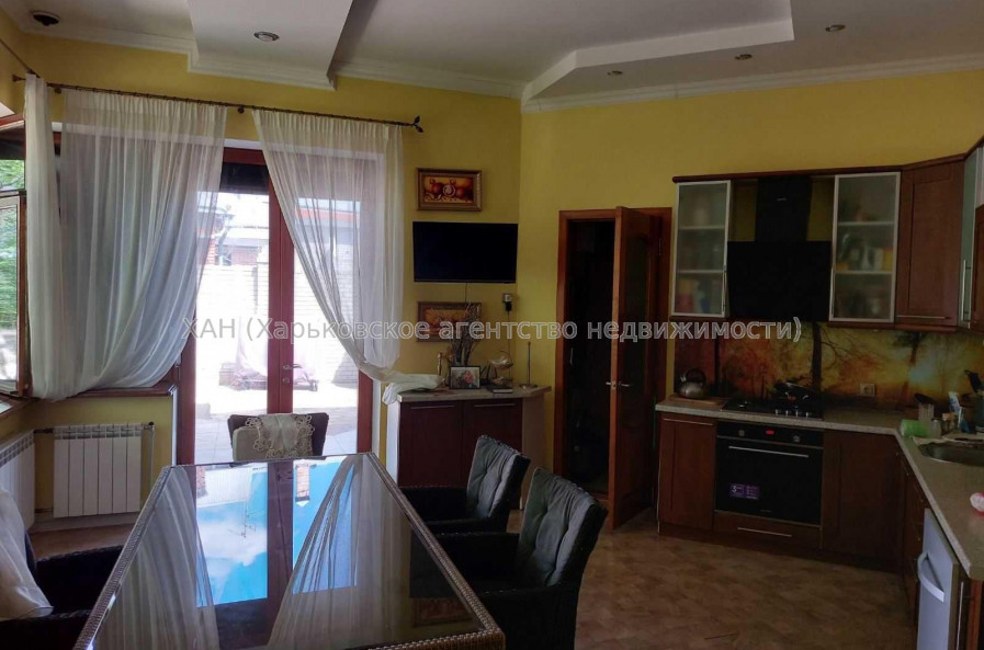 Продам дом, 180 м², 10 сот., евроремонт 