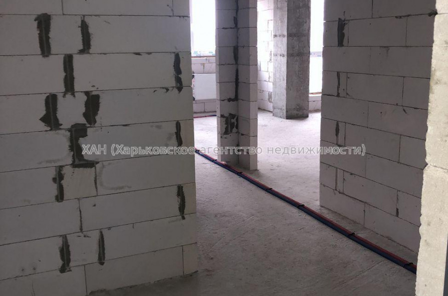 Продам квартиру, Молочная ул. , 3  ком., 92.30 м², без внутренних работ 