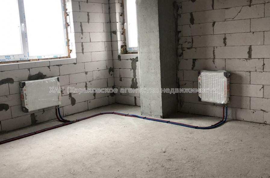 Продам квартиру, Молочная ул. , 3  ком., 92.30 м², без внутренних работ 