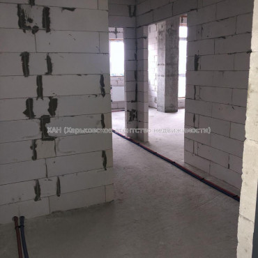 Продам квартиру, Молочная ул. , 3  ком., 92.30 м², без внутренних работ 