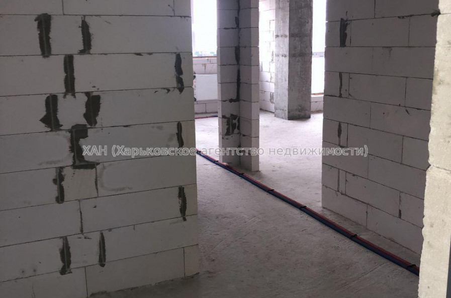 Продам квартиру, Молочная ул. , 3  ком., 92.30 м², без внутренних работ 