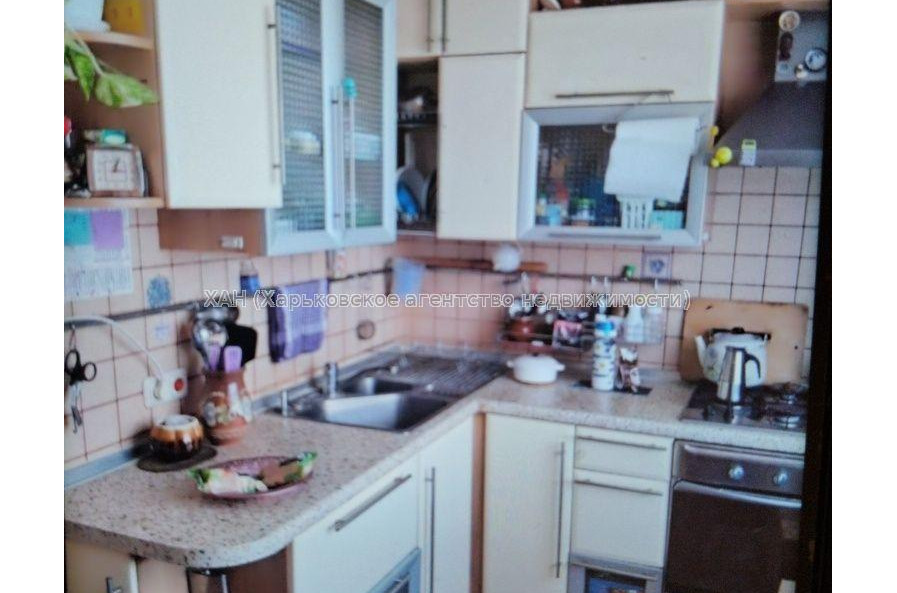 Продам квартиру, Каденюка ул. , 3 кім., 65 м², косметический ремонт 