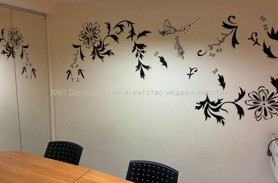 Здам нежитлову нерухомість, офис в многоквартирном доме , 8 кім., 69.70 м², капитальный ремонт 