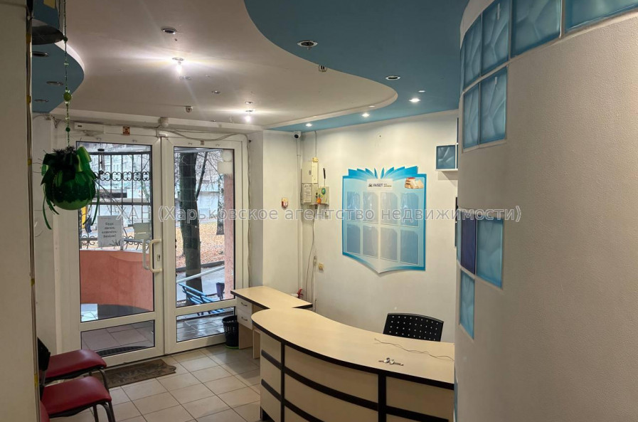 Здам нежитлову нерухомість, офис в многоквартирном доме , 8 кім., 69.70 м², капитальный ремонт 