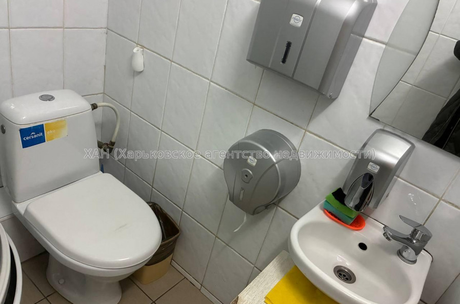 Здам нежитлову нерухомість, офис в многоквартирном доме , 8 кім., 69.70 м², капитальный ремонт 