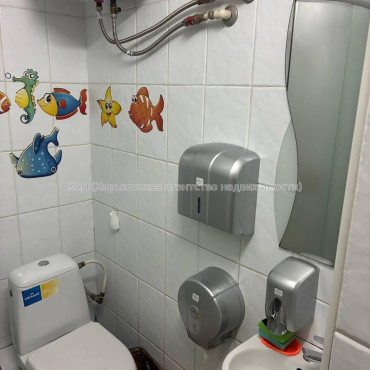 Здам нежитлову нерухомість, офис в многоквартирном доме , 8 кім., 69.70 м², капитальный ремонт 