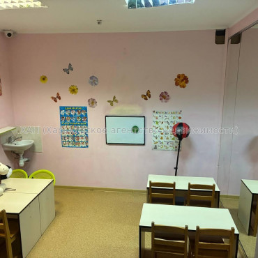 Здам нежитлову нерухомість, офис в многоквартирном доме , 8 кім., 69.70 м², капитальный ремонт 