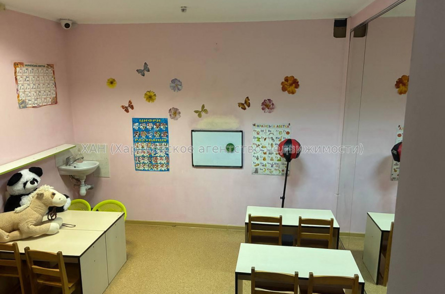 Здам нежитлову нерухомість, офис в многоквартирном доме , 8 кім., 69.70 м², капитальный ремонт 