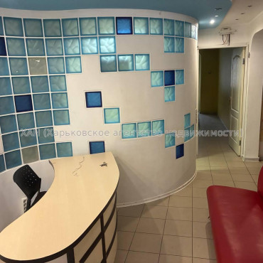 Здам нежитлову нерухомість, офис в многоквартирном доме , 8 кім., 69.70 м², капитальный ремонт 