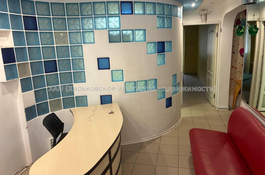 Здам нежитлову нерухомість, офис в многоквартирном доме , 8 кім., 69.70 м², капитальный ремонт 