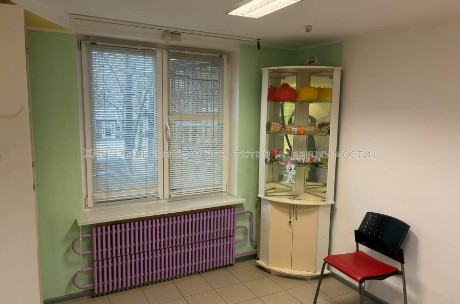 Здам нежитлову нерухомість, офис в многоквартирном доме , 8 кім., 69.70 м², капитальный ремонт 