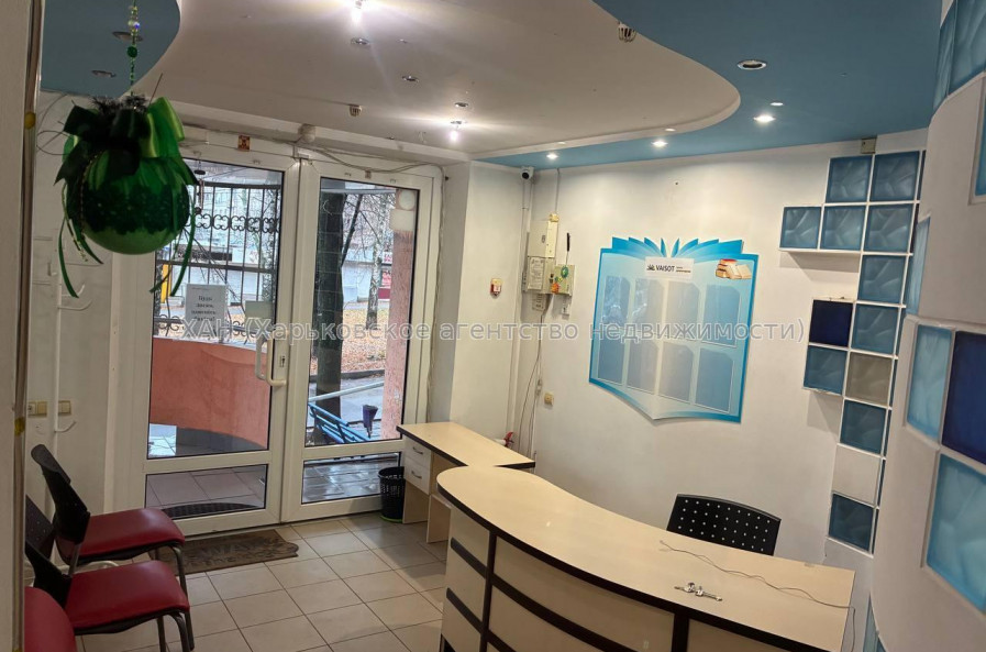 Здам нежитлову нерухомість, офис в многоквартирном доме , 8 кім., 69.70 м², капитальный ремонт 