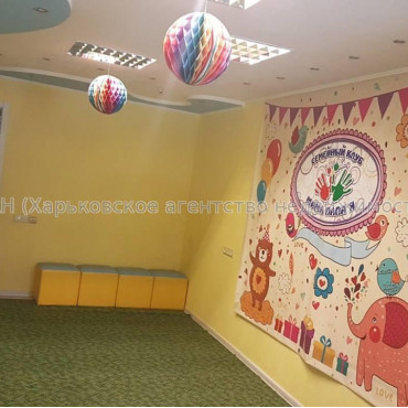 Здам нежитлову нерухомість, офис в многоквартирном доме , 8 кім., 69.70 м², капитальный ремонт 