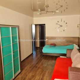 Продам квартиру, Победы просп. , 78 , 3 кім., 67.70 м², капитальный ремонт