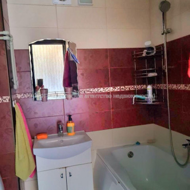 Продам квартиру, Победы просп. , 78 , 3 кім., 67.70 м², капитальный ремонт 