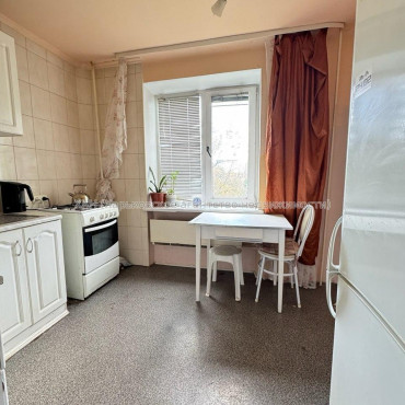 Здам квартиру, Защитников Неба ул. , 1 кім., 38.70 м², косметический ремонт 