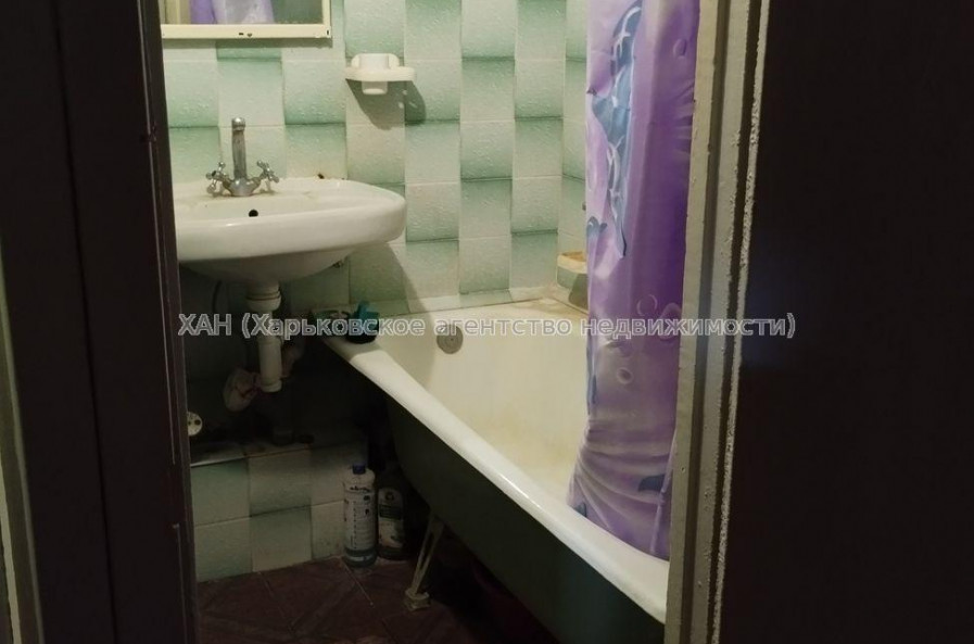 Продам квартиру, Монюшко ул. , 4  ком., 69.30 м², советский ремонт 