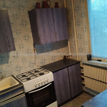 Продам квартиру, Монюшко ул. , 4  ком., 69.30 м², советский ремонт 