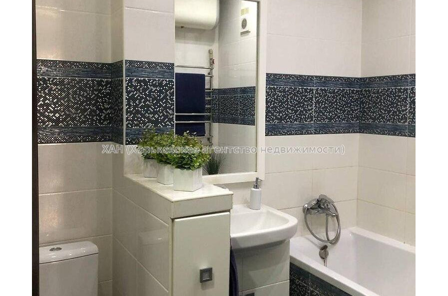 Продам квартиру, Библика ул. , 3 кім., 77 м², капитальный ремонт 