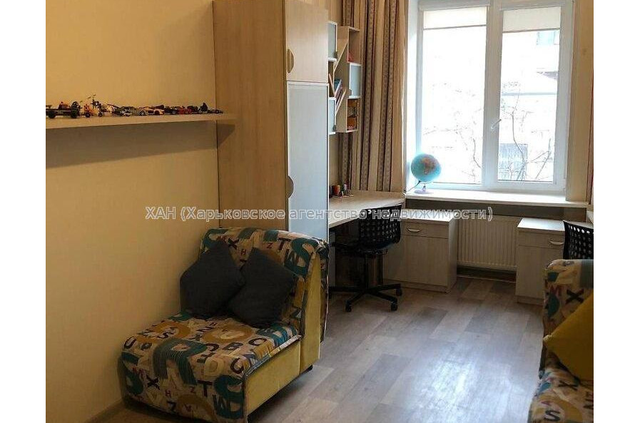 Продам квартиру, Библика ул. , 3 кім., 77 м², капитальный ремонт 