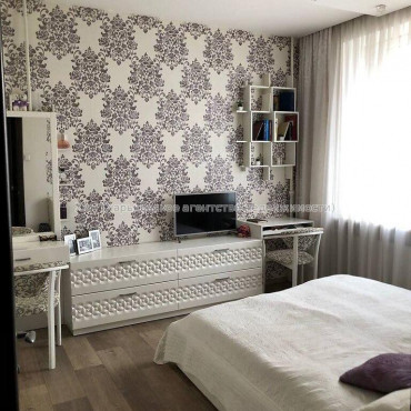 Продам квартиру, Библика ул. , 3 кім., 77 м², капитальный ремонт 