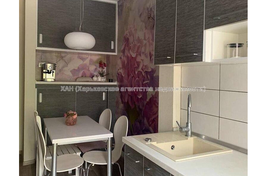 Продам квартиру, Библика ул. , 3 кім., 77 м², капитальный ремонт 