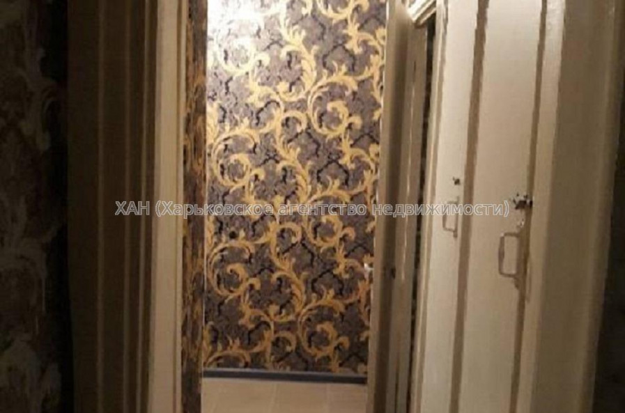 Продам квартиру, Валентиновская ул. , 1 кім., 32 м², косметический ремонт 