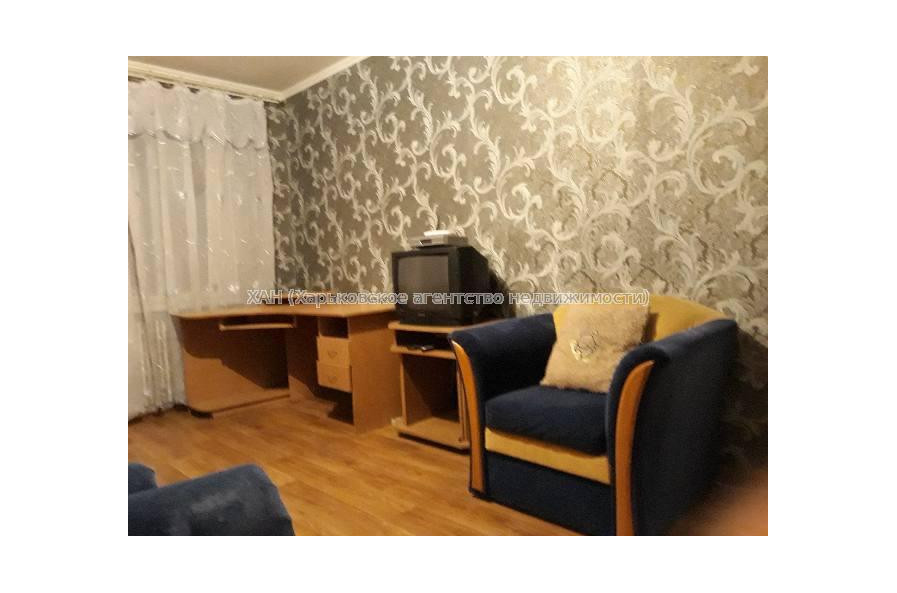 Продам квартиру, Валентиновская ул. , 1 кім., 32 м², косметический ремонт 