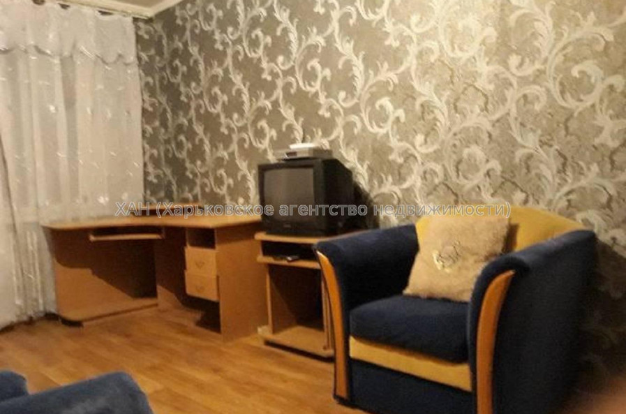 Продам квартиру, Валентиновская ул. , 1 кім., 32 м², косметический ремонт 