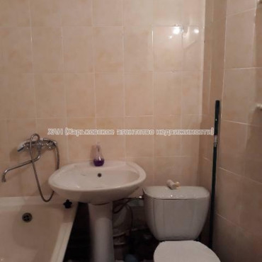 Продам квартиру, Валентиновская ул. , 1 кім., 32 м², косметический ремонт 