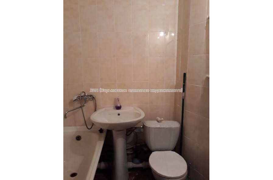 Продам квартиру, Валентиновская ул. , 1 кім., 32 м², косметический ремонт 