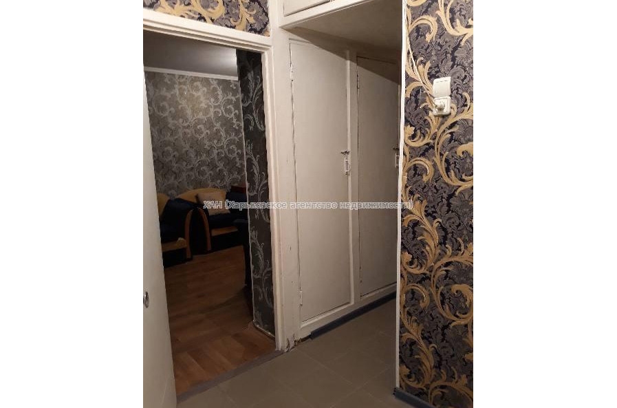 Продам квартиру, Валентиновская ул. , 1 кім., 32 м², косметический ремонт 