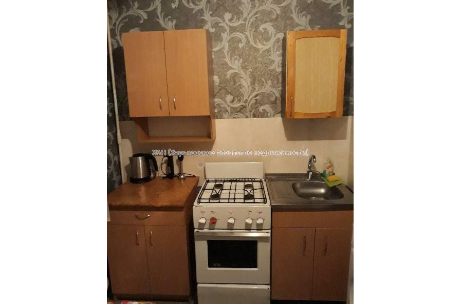 Продам квартиру, Валентиновская ул. , 1 кім., 32 м², косметический ремонт 