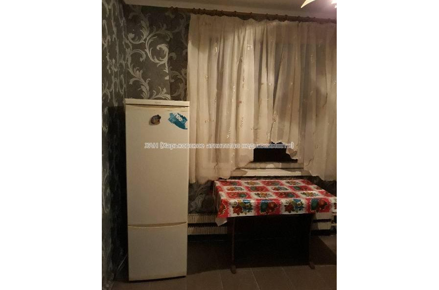 Продам квартиру, Валентиновская ул. , 1 кім., 32 м², косметический ремонт 