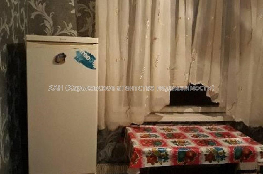 Продам квартиру, Валентиновская ул. , 1 кім., 32 м², косметический ремонт 