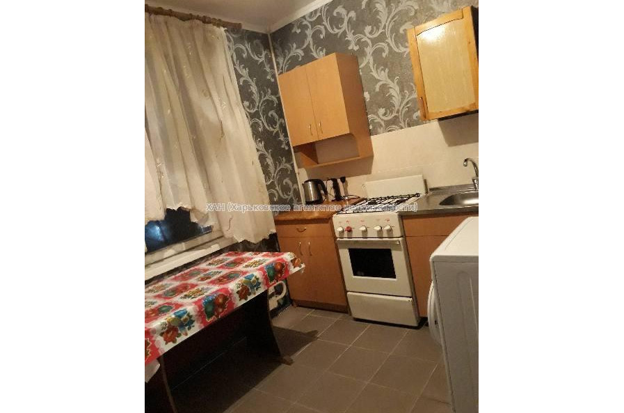 Продам квартиру, Валентиновская ул. , 1 кім., 32 м², косметический ремонт 