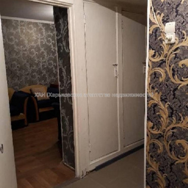 Продам квартиру, Валентиновская ул. , 1 кім., 32 м², косметический ремонт 