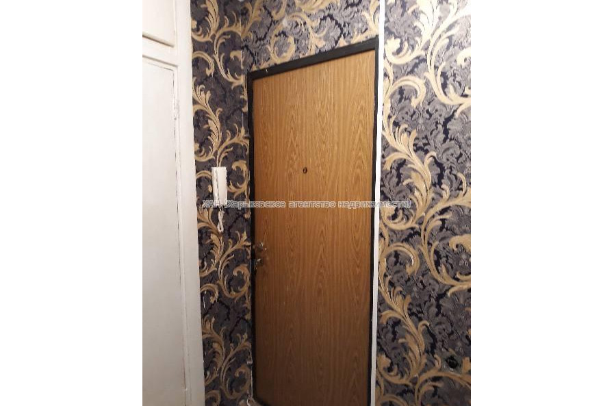 Продам квартиру, Валентиновская ул. , 1 кім., 32 м², косметический ремонт 