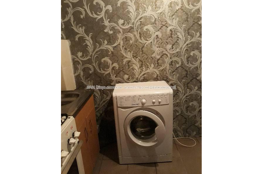 Продам квартиру, Валентиновская ул. , 1 кім., 32 м², косметический ремонт 