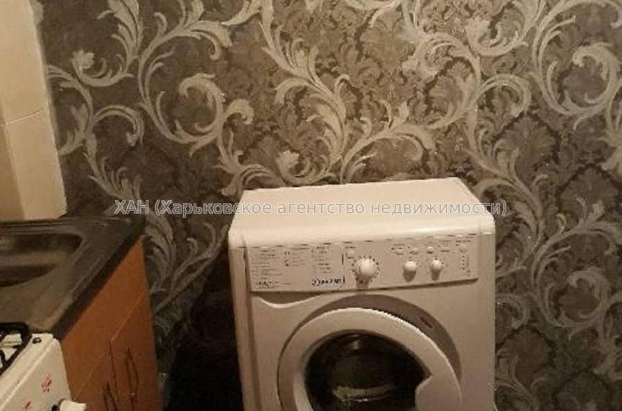 Продам квартиру, Валентиновская ул. , 1 кім., 32 м², косметический ремонт 