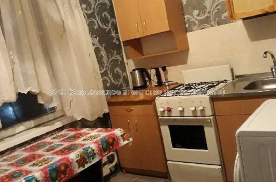 Продам квартиру, Валентиновская ул. , 1 кім., 32 м², косметический ремонт 