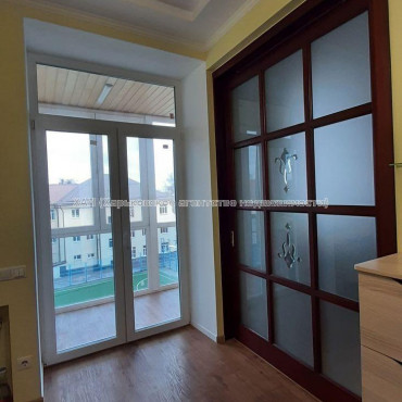 Продам квартиру, Верхнегиевская ул. , 2  ком., 82 м², авторский дизайн 