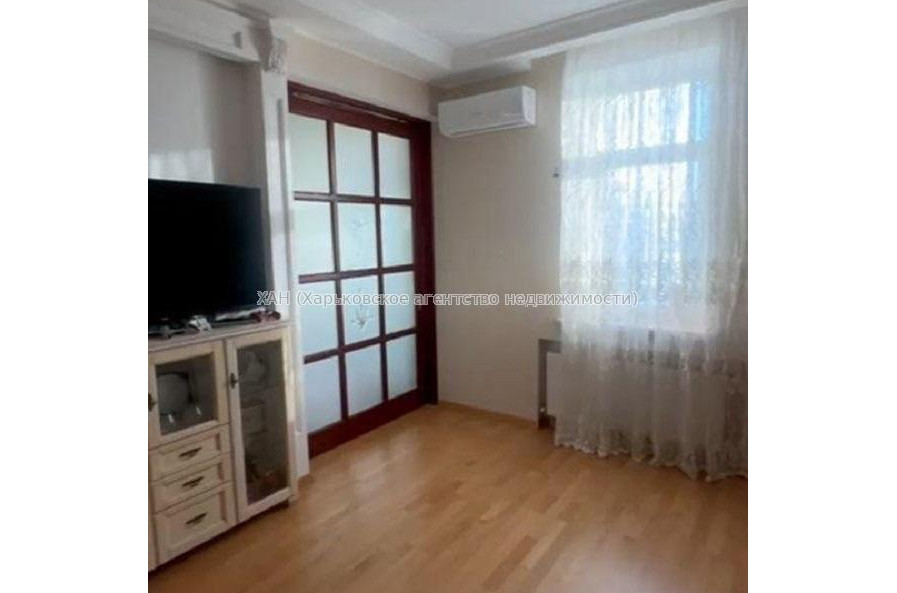 Продам квартиру, Верхнегиевская ул. , 2  ком., 82 м², авторский дизайн 